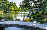 兼六園 歴史的文化遺産で四季折々様々な庭園を楽しむことができます。また日本三名園の一つと言われ日本のみならず世界各国から観光客が集います。